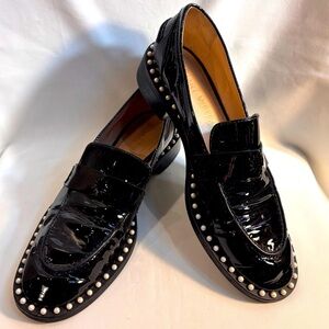STUART WEITZMAN Sz 8.5B Kessie Loafer Pearl Studs Pattent Leather Almond Toe Cap